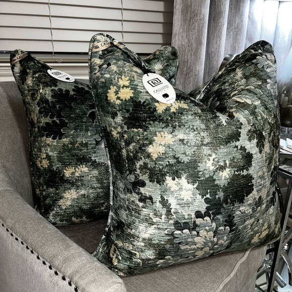 1-NWT CALLISTO HOME VELVET FLORAL DESIGN DECORATIVE PILLOW - Picture 9 of 13